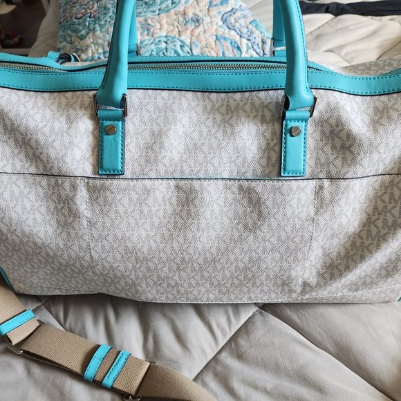 Authentic Michael Kors Weekender in Ocean Blue with matching Passport Wallet - Picture 9 of 10